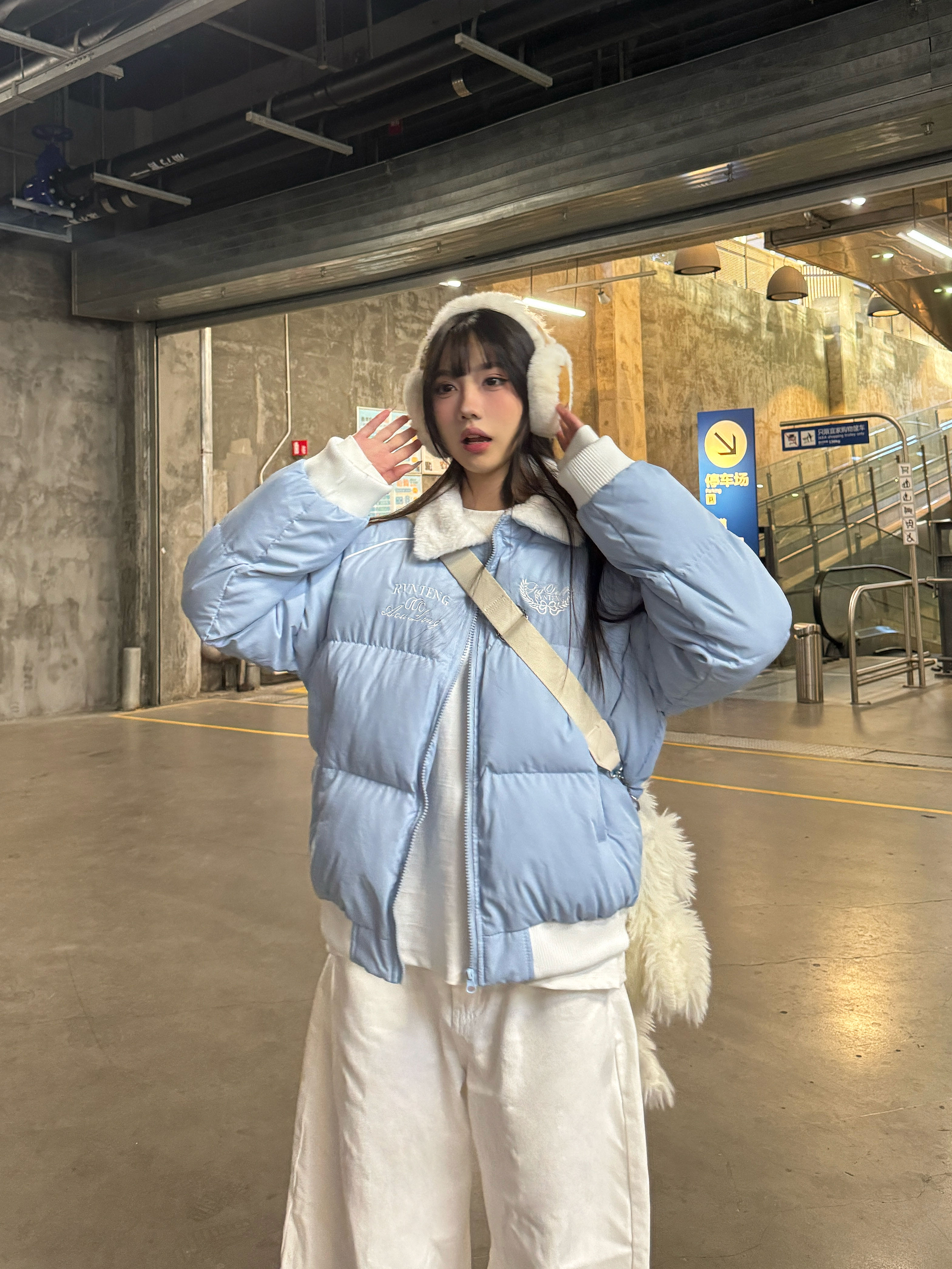 Sweet Soft Plush Collar Cotton Jacket for Women, Thickened Short Winter Coat, Loose Age-Reducing Outerwear, Casual Fashion Layering Piece Sweet Soft Plush Collar Cotton Jacket for Women, Thickened Short Winter Coat, Loose Age-Reducing Outerwear, Casual Fashion Layering Piece