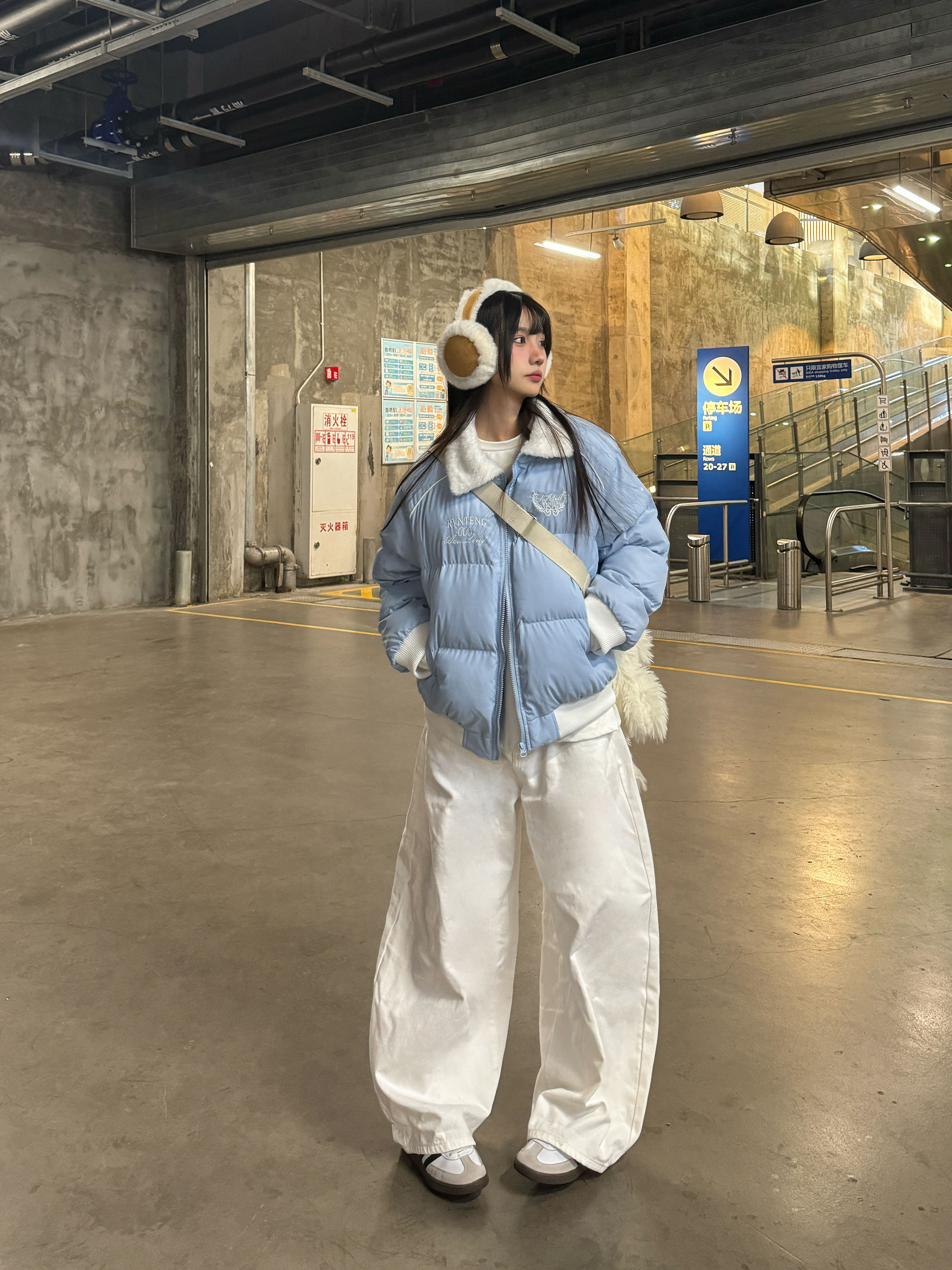 Sweet Soft Plush Collar Cotton Jacket for Women, Thickened Short Winter Coat, Loose Age-Reducing Outerwear, Casual Fashion Layering Piece Sweet Soft Plush Collar Cotton Jacket for Women, Thickened Short Winter Coat, Loose Age-Reducing Outerwear, Casual Fashion Layering Piece