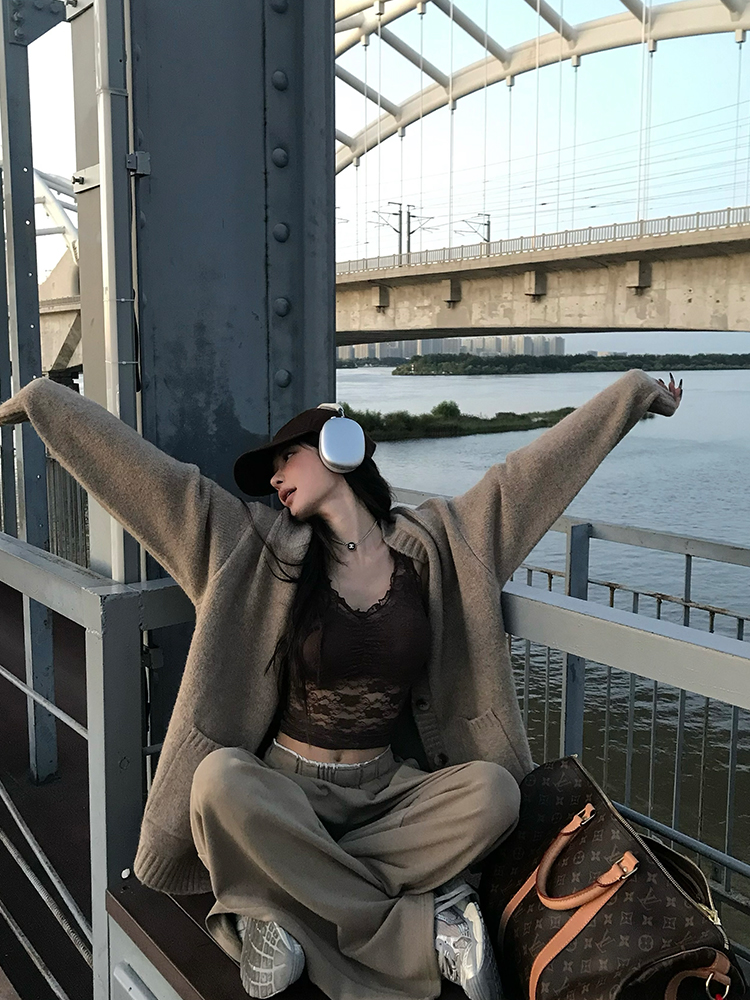 Sweet Yin V-Neck Slim Fit Knitted Lace Camisole Top with Chest Support - Cute Loli Style Sweet Yin V-Neck Slim Fit Knitted Lace Camisole Top with Chest Support - Cute Loli Style