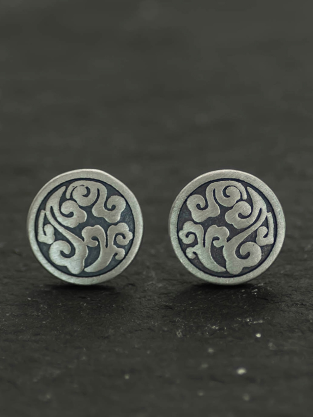 Thai Silver S925 Handmade Matte Unisex Couple Earrings with Auspicious Cloud Vintage Design Thai Silver S925 Handmade Matte Unisex Couple Earrings with Auspicious Cloud Vintage Design