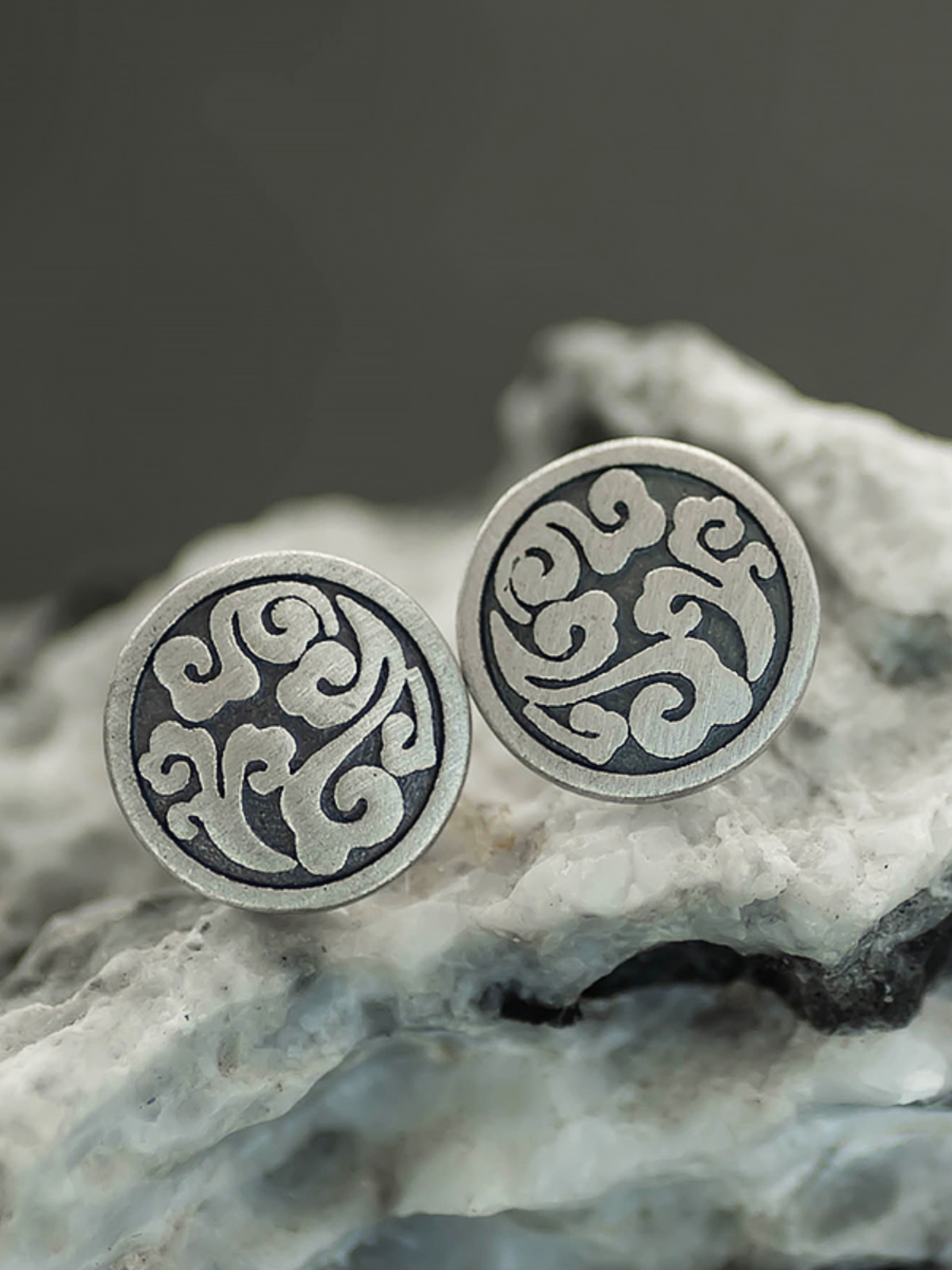 Thai Silver S925 Handmade Matte Unisex Couple Earrings with Auspicious Cloud Vintage Design Thai Silver S925 Handmade Matte Unisex Couple Earrings with Auspicious Cloud Vintage Design