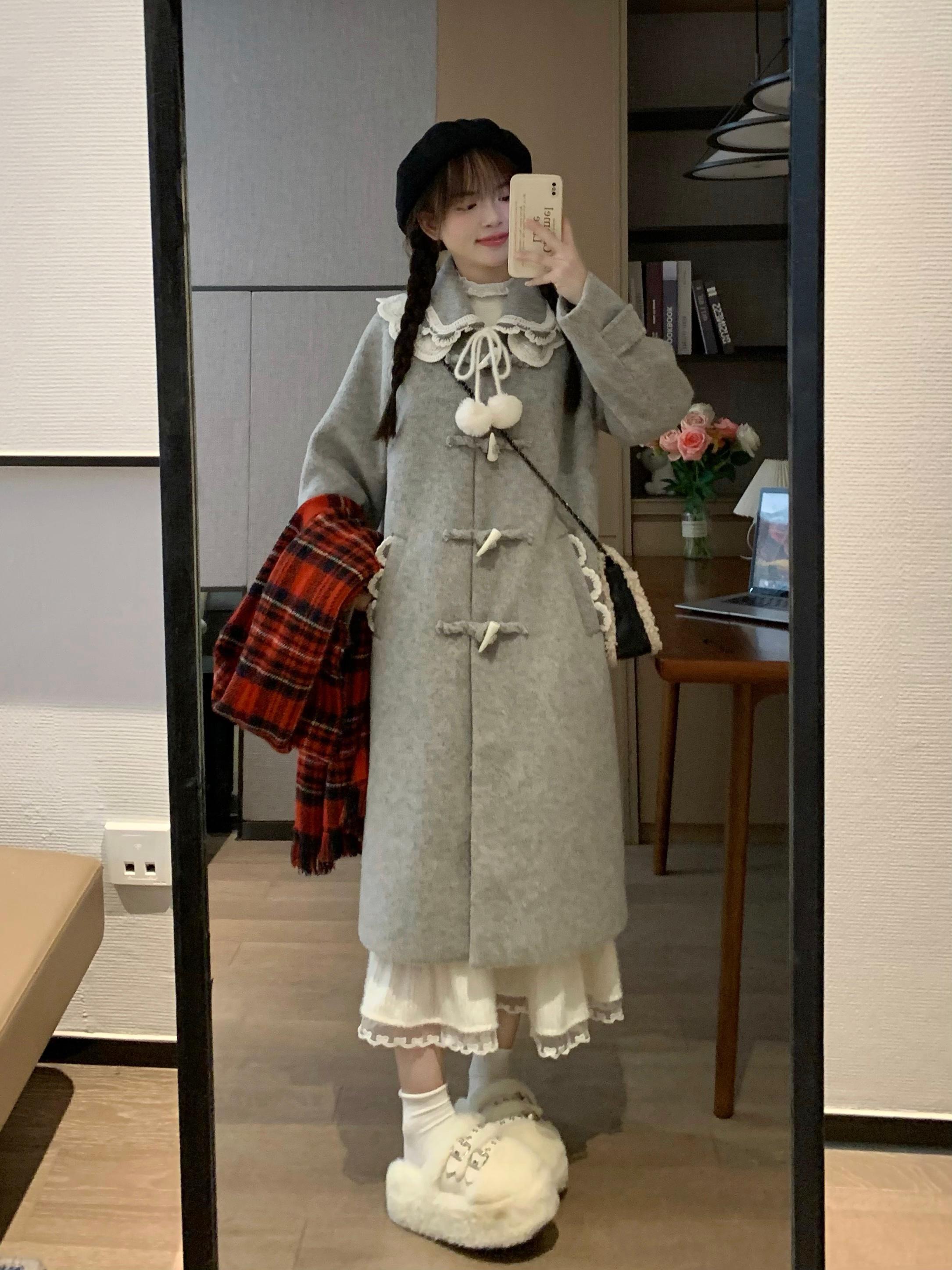 Thick Mid-Length Gray Woolen Coat with Lace Collar - Versatile Women's Outerwear for Early Spring Fashion Thick Mid-Length Gray Woolen Coat with Lace Collar - Versatile Women's Outerwear for Early Spring Fashion