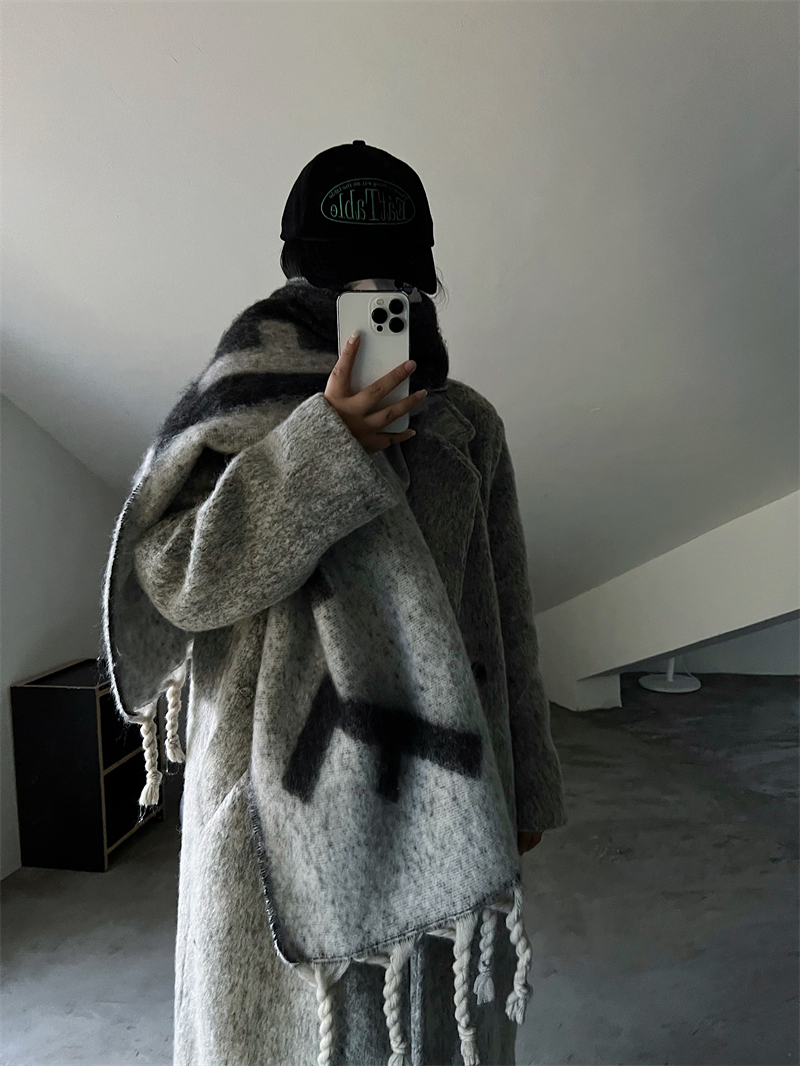 Thickened Black and Gray Winter Scarf for Women - Cozy Large Shawl Neck Wrap, Trendy Couples Style Thickened Black and Gray Winter Scarf for Women - Cozy Large Shawl Neck Wrap, Trendy Couples Style