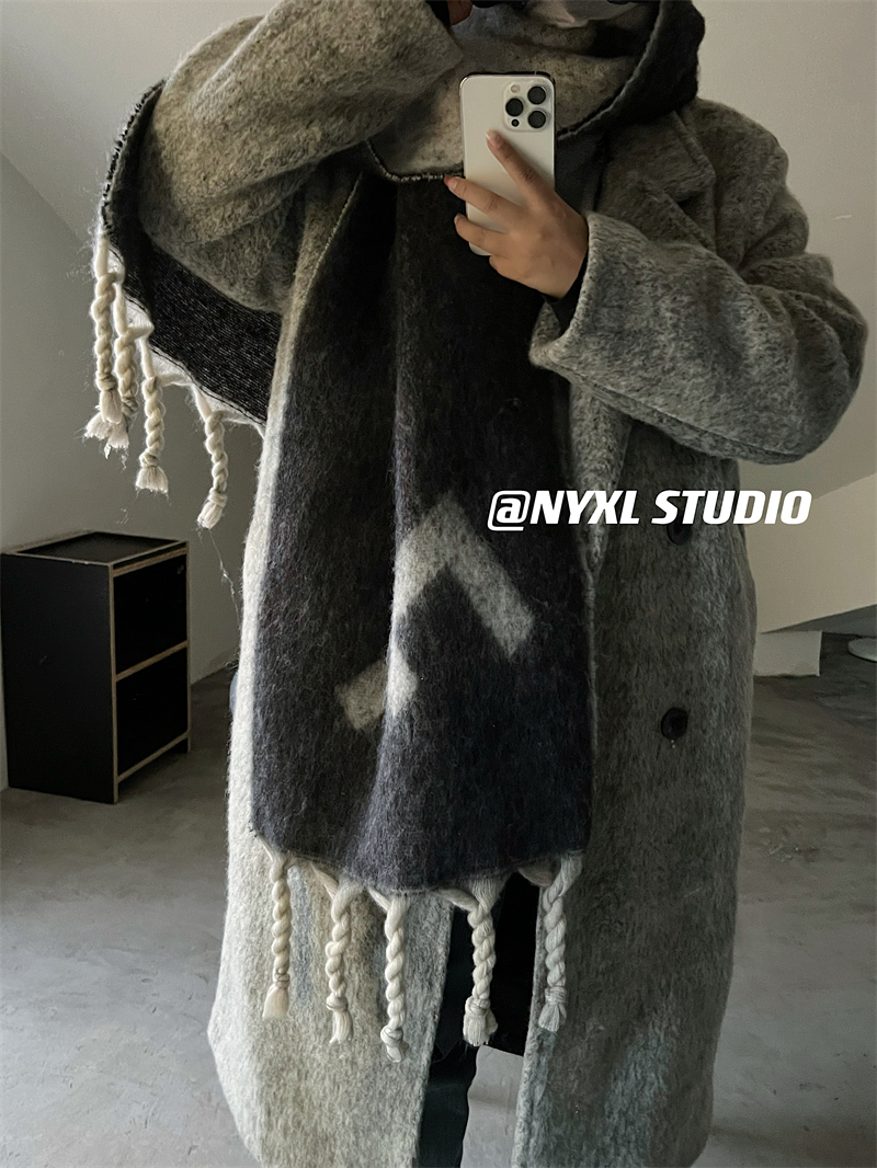 Thickened Black and Gray Winter Scarf for Women - Cozy Large Shawl Neck Wrap, Trendy Couples Style Thickened Black and Gray Winter Scarf for Women - Cozy Large Shawl Neck Wrap, Trendy Couples Style