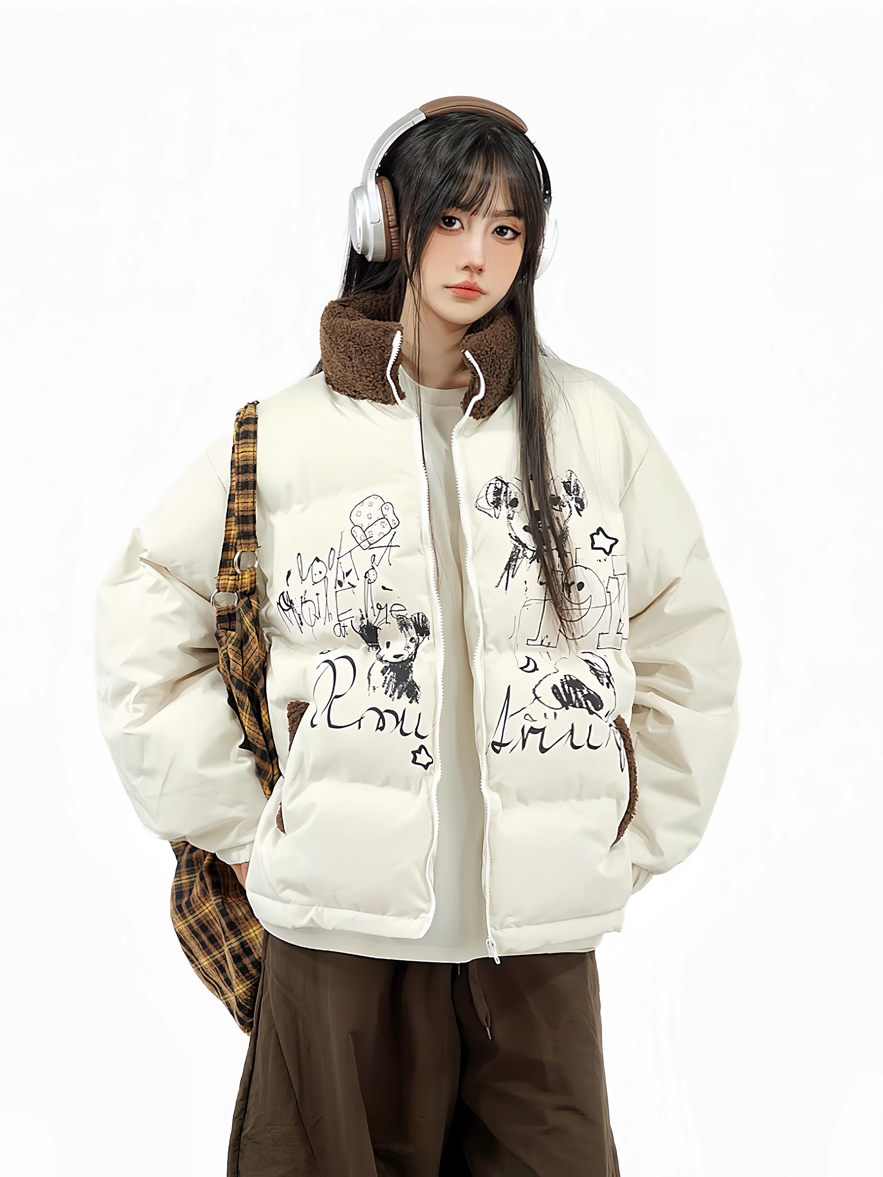 Thickened Cotton Coat for Women with Lamb Wool Collar, Spliced Design, Graffiti Print, Loose Fit, American Style Winter Jacket Thickened Cotton Coat for Women with Lamb Wool Collar, Spliced Design, Graffiti Print, Loose Fit, American Style Winter Jacket