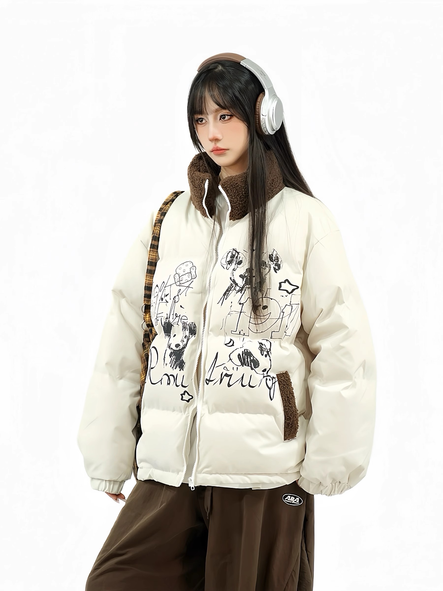Thickened Cotton Coat for Women with Lamb Wool Collar, Spliced Design, Graffiti Print, Loose Fit, American Style Winter Jacket Thickened Cotton Coat for Women with Lamb Wool Collar, Spliced Design, Graffiti Print, Loose Fit, American Style Winter Jacket