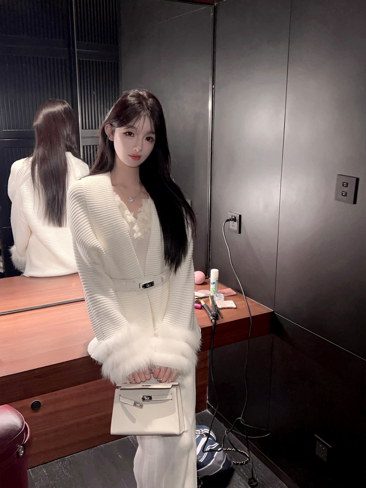 Thickened Knitted Cardigan for Women with Fox Fur Collar and Belt - Cozy Winter Layering Essential Thickened Knitted Cardigan for Women with Fox Fur Collar and Belt - Cozy Winter Layering Essential