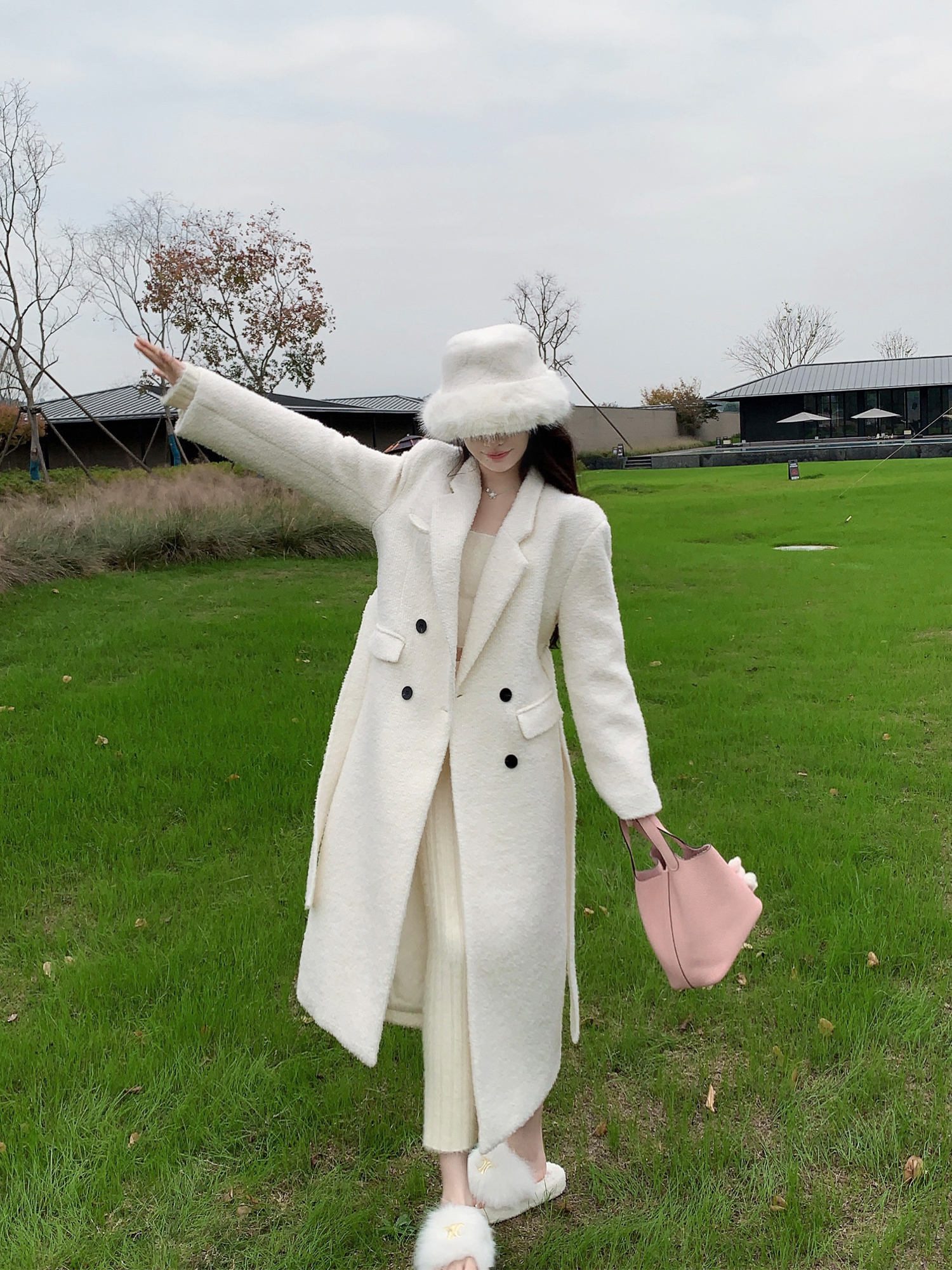 Thickened White Woolen Long Loose Waistcoat Coat for Women - Stylish Oversized Layering Piece for Fall and Winter Fashion Thickened White Woolen Long Loose Waistcoat Coat for Women - Stylish Oversized Layering Piece for Fall and Winter Fashion