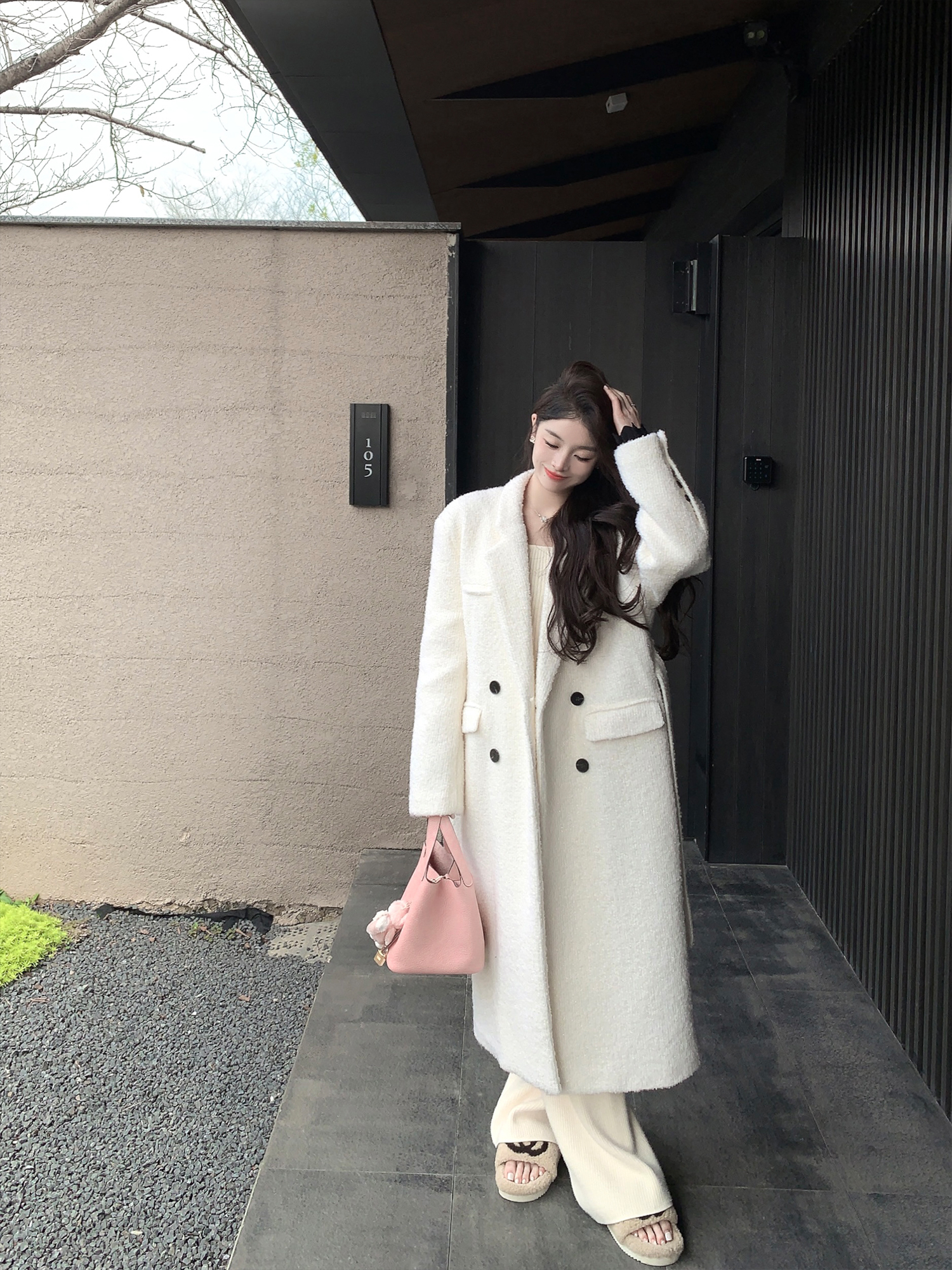 Thickened White Woolen Long Loose Waistcoat Coat for Women - Stylish Oversized Layering Piece for Fall and Winter Fashion Thickened White Woolen Long Loose Waistcoat Coat for Women - Stylish Oversized Layering Piece for Fall and Winter Fashion