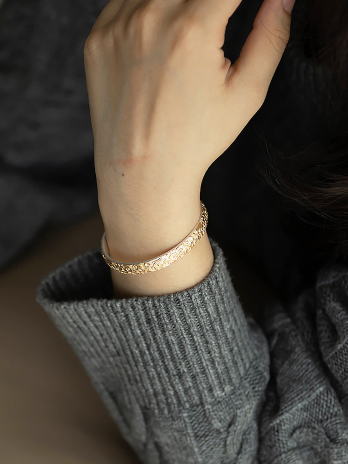 Traditional Chinese Style Open Bangle in 9999 Pure Silver with Gold-Plated Finish - Elegant Fire Cloud Design Traditional Chinese Style Open Bangle in 9999 Pure Silver with Gold-Plated Finish - Elegant Fire Cloud Design