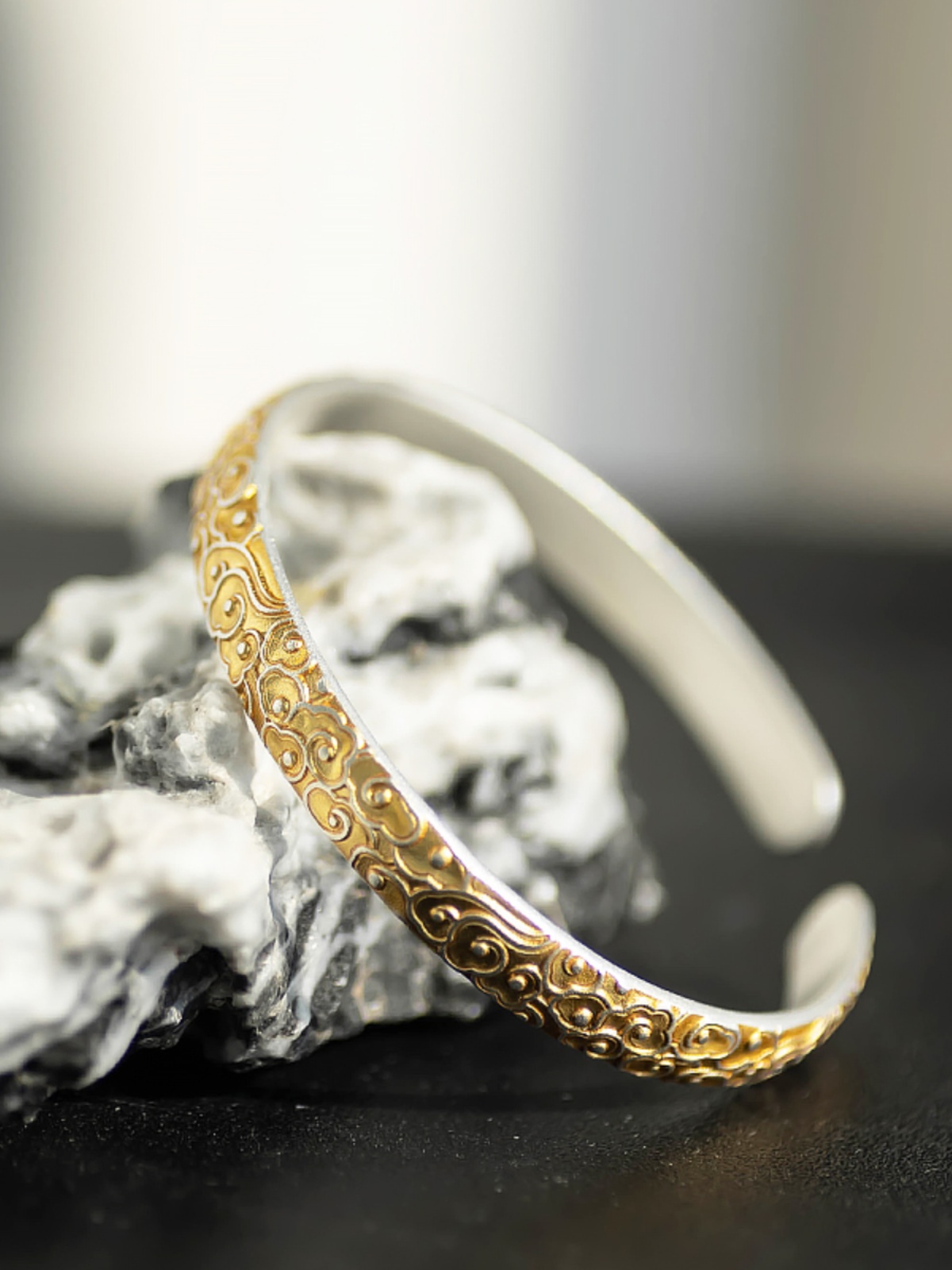 Traditional Chinese Style Open Bangle in 9999 Pure Silver with Gold-Plated Finish - Elegant Fire Cloud Design Traditional Chinese Style Open Bangle in 9999 Pure Silver with Gold-Plated Finish - Elegant Fire Cloud Design
