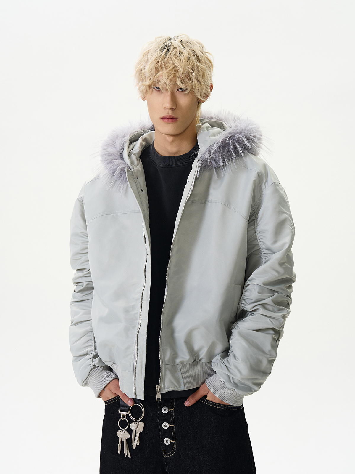 Trendy Black Cotton Hooded Pilot Jacket with Fur Collar, American Street Style, Clean Fit Silhouette Trendy Black Cotton Hooded Pilot Jacket with Fur Collar, American Street Style, Clean Fit Silhouette