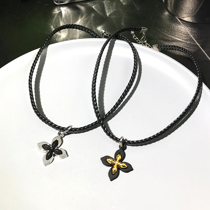 Trendy Black Leather Four-Leaf Clover Choker Necklace for Women, Stylish Clavicle Chain Accessory