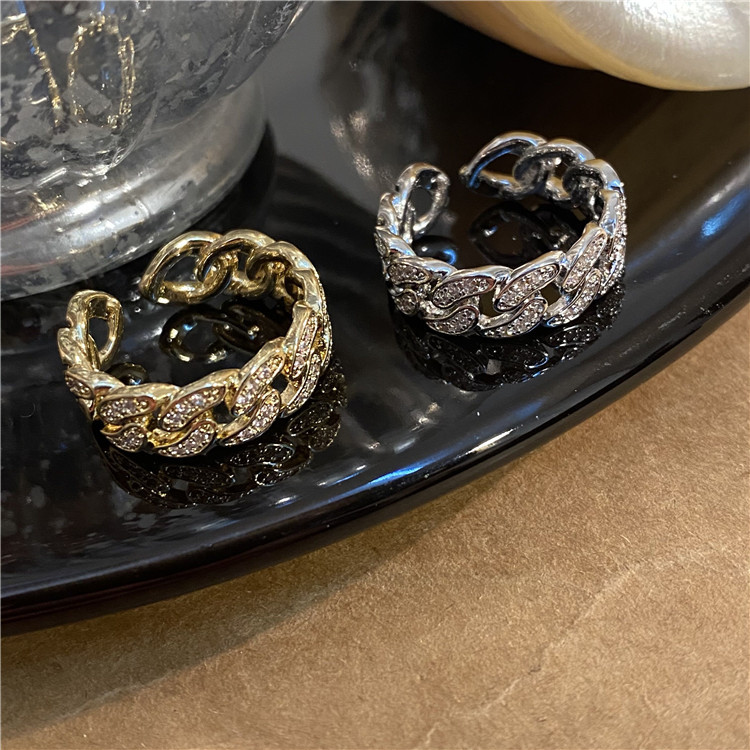 Trendy Diamond-Studded Cuban Chain Ring for Men and Women, Minimalist Hip-Hop Style, High-End Fashion Accessory Trendy Diamond-Studded Cuban Chain Ring for Men and Women, Minimalist Hip-Hop Style, High-End Fashion Accessory