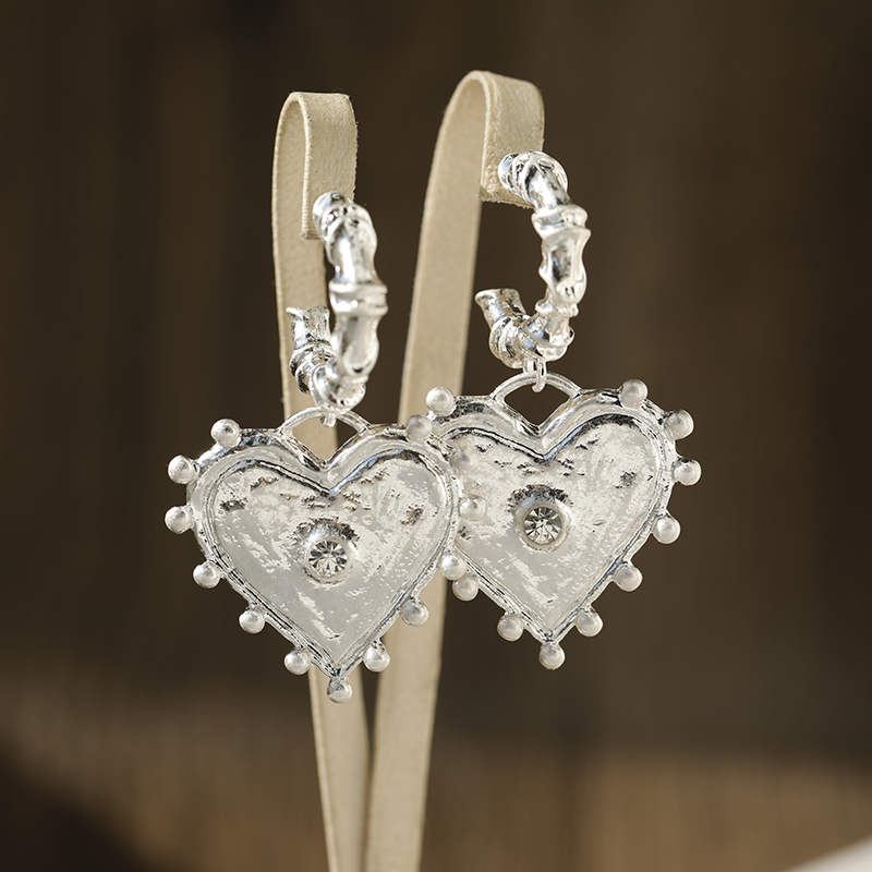 Trendy Diamond-Studded Heart Earrings for Women - Versatile Fashionable Jewelry for Any Occasion Trendy Diamond-Studded Heart Earrings for Women - Versatile Fashionable Jewelry for Any Occasion