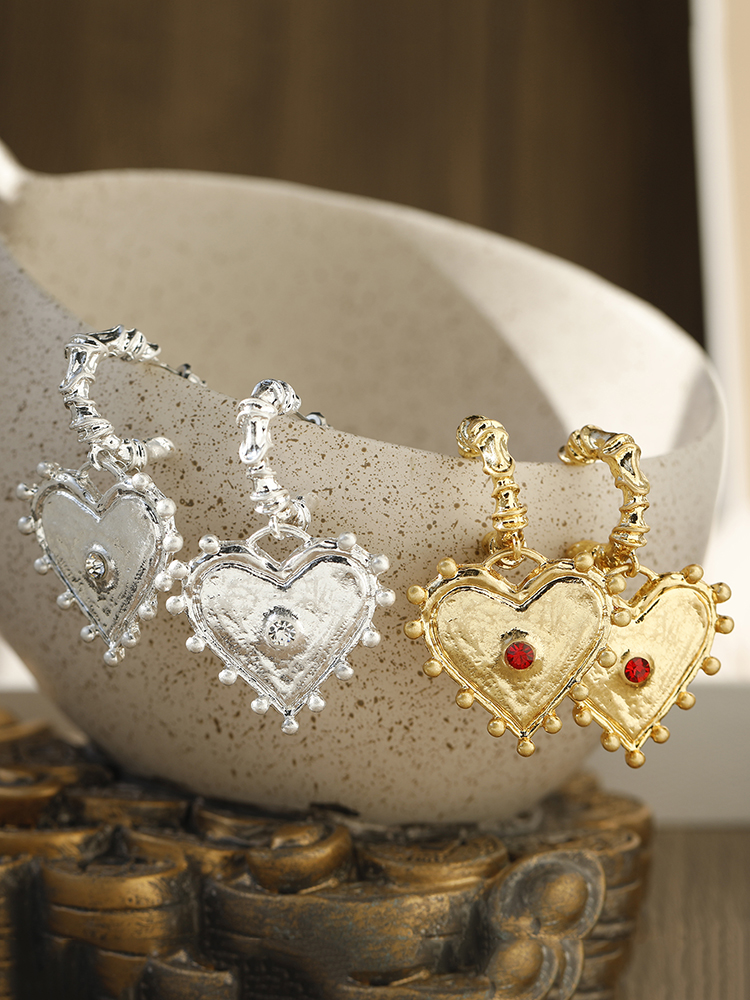 Trendy Diamond-Studded Heart Earrings for Women - Versatile Fashionable Jewelry for Any Occasion Trendy Diamond-Studded Heart Earrings for Women - Versatile Fashionable Jewelry for Any Occasion