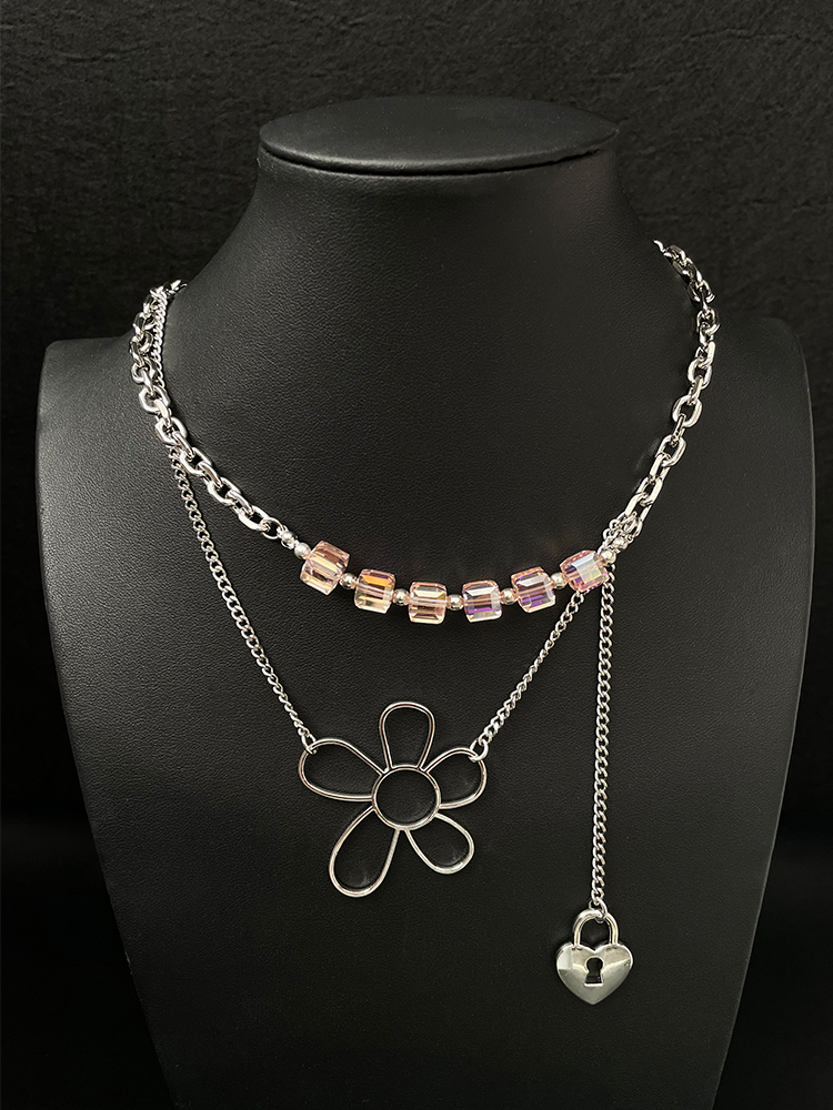 Trendy Heart Flower Necklace for Women - Sweet Cool Niche Design Clavicle Chain, Light Luxury Neck Accessory