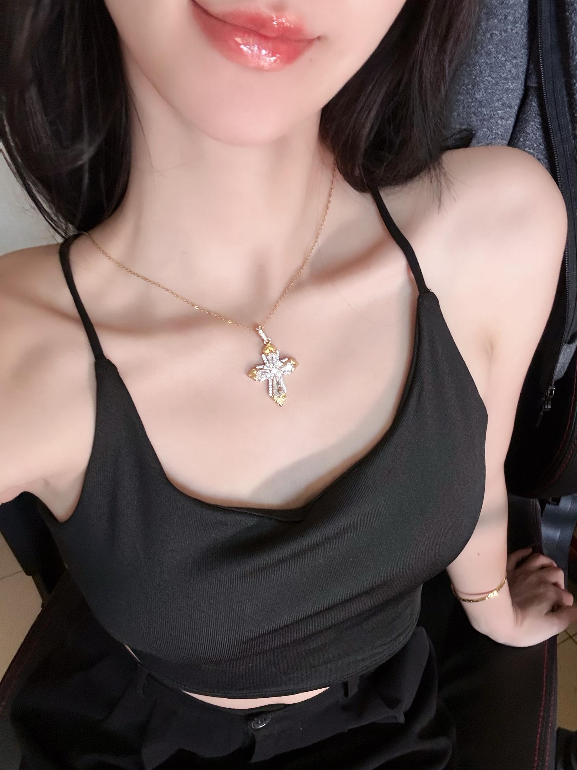 Trendy High-Carbon Diamond Cross Necklace for Women - Ultra-Sparkling Light Luxury Clavicle Chain, Perfect for Sweater Layering Trendy High-Carbon Diamond Cross Necklace for Women - Ultra-Sparkling Light Luxury Clavicle Chain, Perfect for Sweater Layering