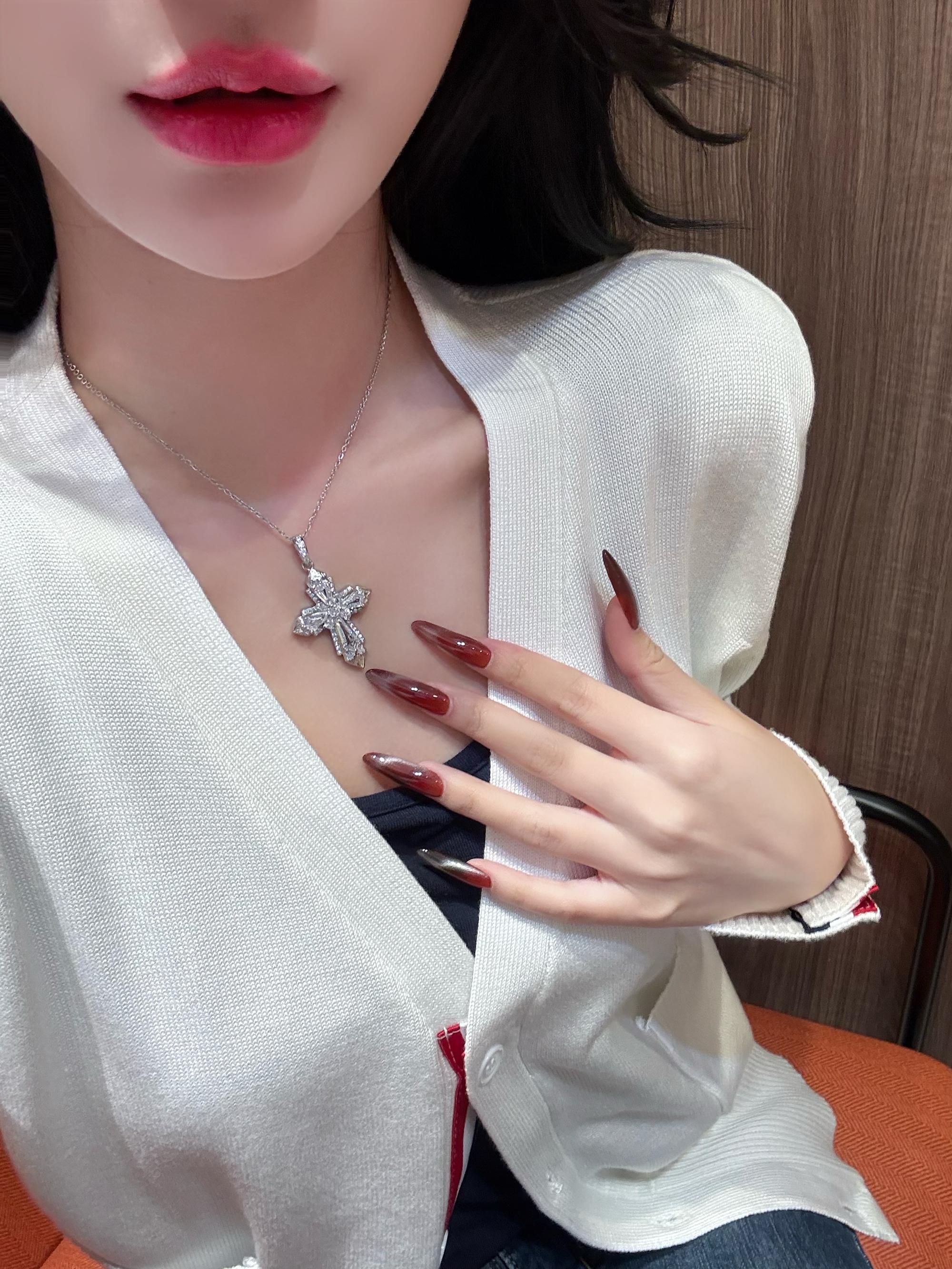 Trendy High-Carbon Diamond Cross Necklace for Women - Ultra-Sparkling Light Luxury Clavicle Chain, Perfect for Sweater Layering Trendy High-Carbon Diamond Cross Necklace for Women - Ultra-Sparkling Light Luxury Clavicle Chain, Perfect for Sweater Layering