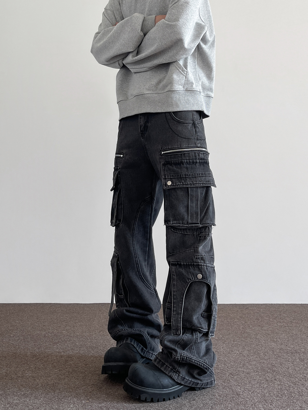 Trendy High Street Heavy Industry Bullet Jeans with Three-Dimensional Pocket Design, Straight Leg Flared Pants for 90s Style Fashion Trendy High Street Heavy Industry Bullet Jeans with Three-Dimensional Pocket Design, Straight Leg Flared Pants for 90s Style Fashion