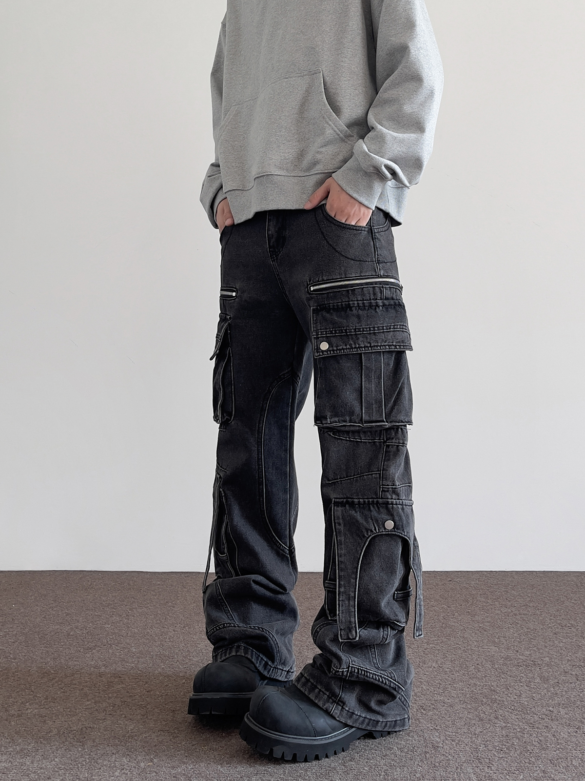 Trendy High Street Heavy Industry Bullet Jeans with Three-Dimensional Pocket Design, Straight Leg Flared Pants for 90s Style Fashion Trendy High Street Heavy Industry Bullet Jeans with Three-Dimensional Pocket Design, Straight Leg Flared Pants for 90s Style Fashion