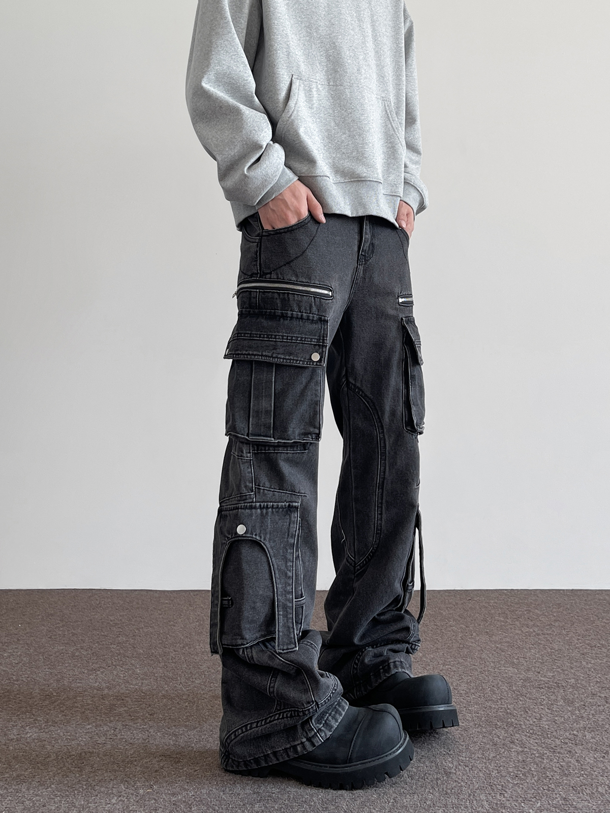 Trendy High Street Heavy Industry Bullet Jeans with Three-Dimensional Pocket Design, Straight Leg Flared Pants for 90s Style Fashion Trendy High Street Heavy Industry Bullet Jeans with Three-Dimensional Pocket Design, Straight Leg Flared Pants for 90s Style Fashion