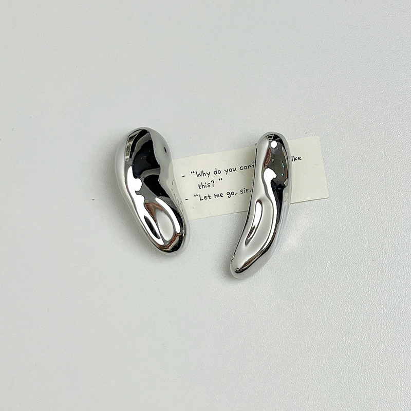 Trendy Minimalist Asymmetrical High-End Earrings - 2025 Cold Style Ear Studs for a Unique Look Trendy Minimalist Asymmetrical High-End Earrings - 2025 Cold Style Ear Studs for a Unique Look