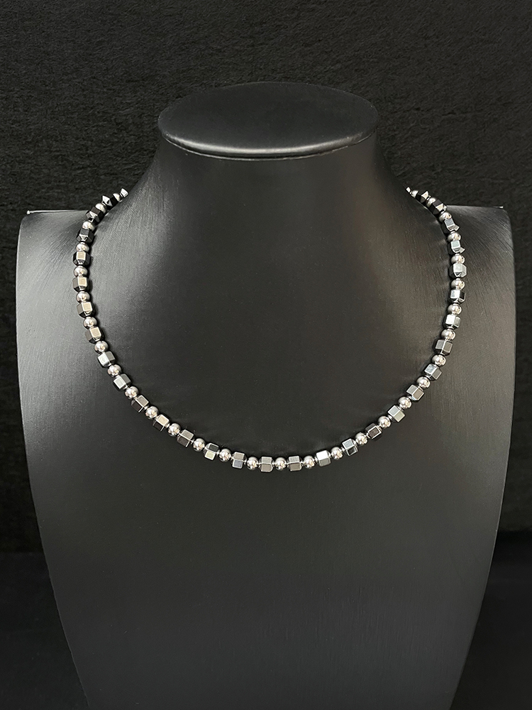 Trendy Minimalist Hip-Hop Necklace for Men & Women, Versatile Clavicle Chain, High-End Fashion Accessory, Unique Design