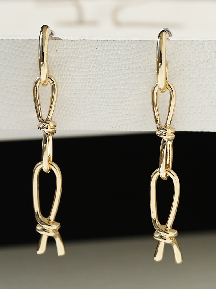 Trendy Minimalist Long Earrings for Women with Metal Texture and 8-Shaped Buckle – Chic Statement Jewelry Trendy Minimalist Long Earrings for Women with Metal Texture and 8-Shaped Buckle – Chic Statement Jewelry