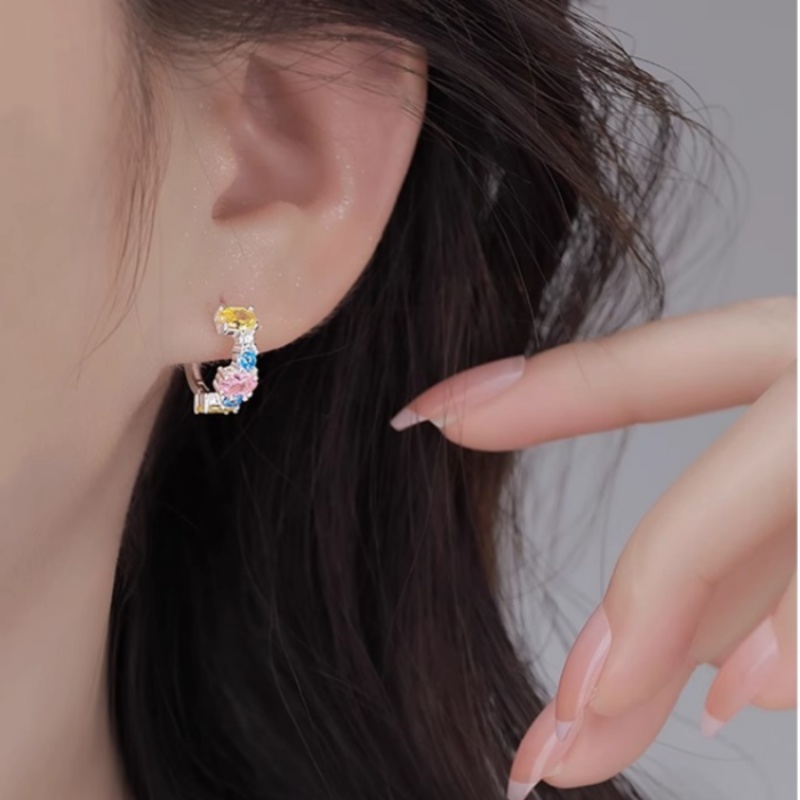 Trendy Small Niche Design Ear Studs Earrings - Chic Ear Clips for Fashion-Forward Accessory Lovers Trendy Small Niche Design Ear Studs Earrings - Chic Ear Clips for Fashion-Forward Accessory Lovers