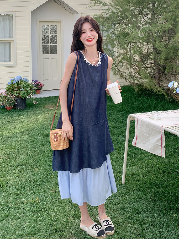 Trendy Spliced Sleeveless Dress for Women - 2025 Summer Style, Loose Fit, Slimming Design for Petite Figures, Casual Tank Dress Trendy Spliced Sleeveless Dress for Women - 2025 Summer Style, Loose Fit, Slimming Design for Petite Figures, Casual Tank Dress