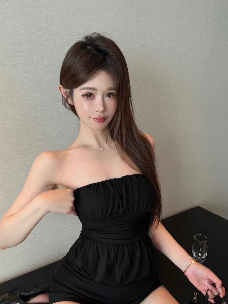 Trendy Strapless Ruffled Short Blouse for Women, Summer Waist-Cinching Top with Sweet and Spicy Design, Y2K Fashion Style Trendy Strapless Ruffled Short Blouse for Women, Summer Waist-Cinching Top with Sweet and Spicy Design, Y2K Fashion Style