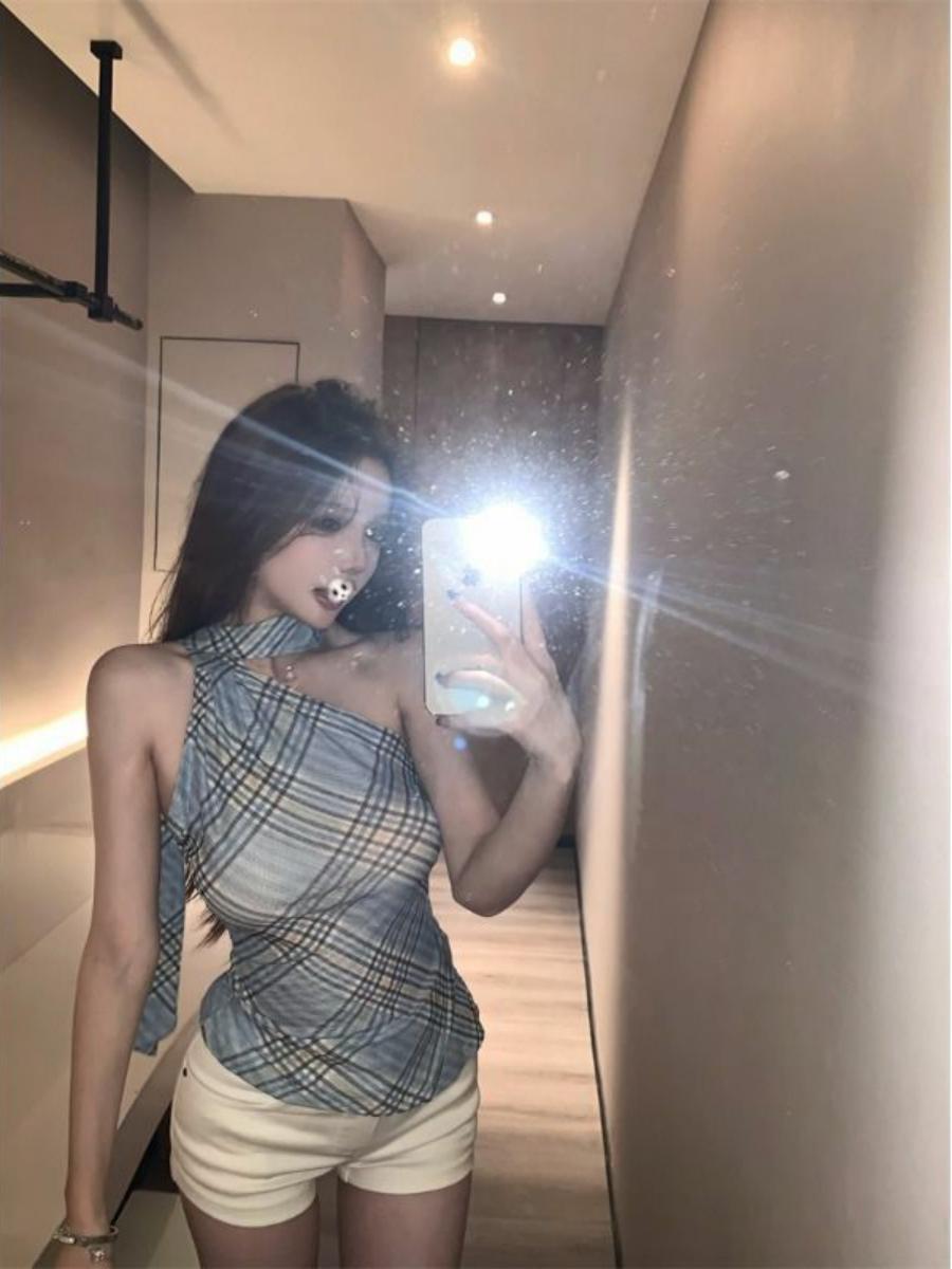 Trendy Summer American Retro Plaid Halter Asymmetrical Shoulder Vest for Women - Slim Fit Short Top, Perfect for Y2K Style Trendy Summer American Retro Plaid Halter Asymmetrical Shoulder Vest for Women - Slim Fit Short Top, Perfect for Y2K Style