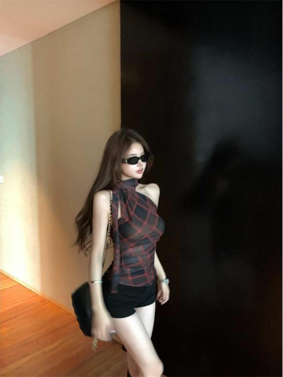 Trendy Summer American Retro Plaid Halter Asymmetrical Shoulder Vest for Women - Slim Fit Short Top, Perfect for Y2K Style Trendy Summer American Retro Plaid Halter Asymmetrical Shoulder Vest for Women - Slim Fit Short Top, Perfect for Y2K Style