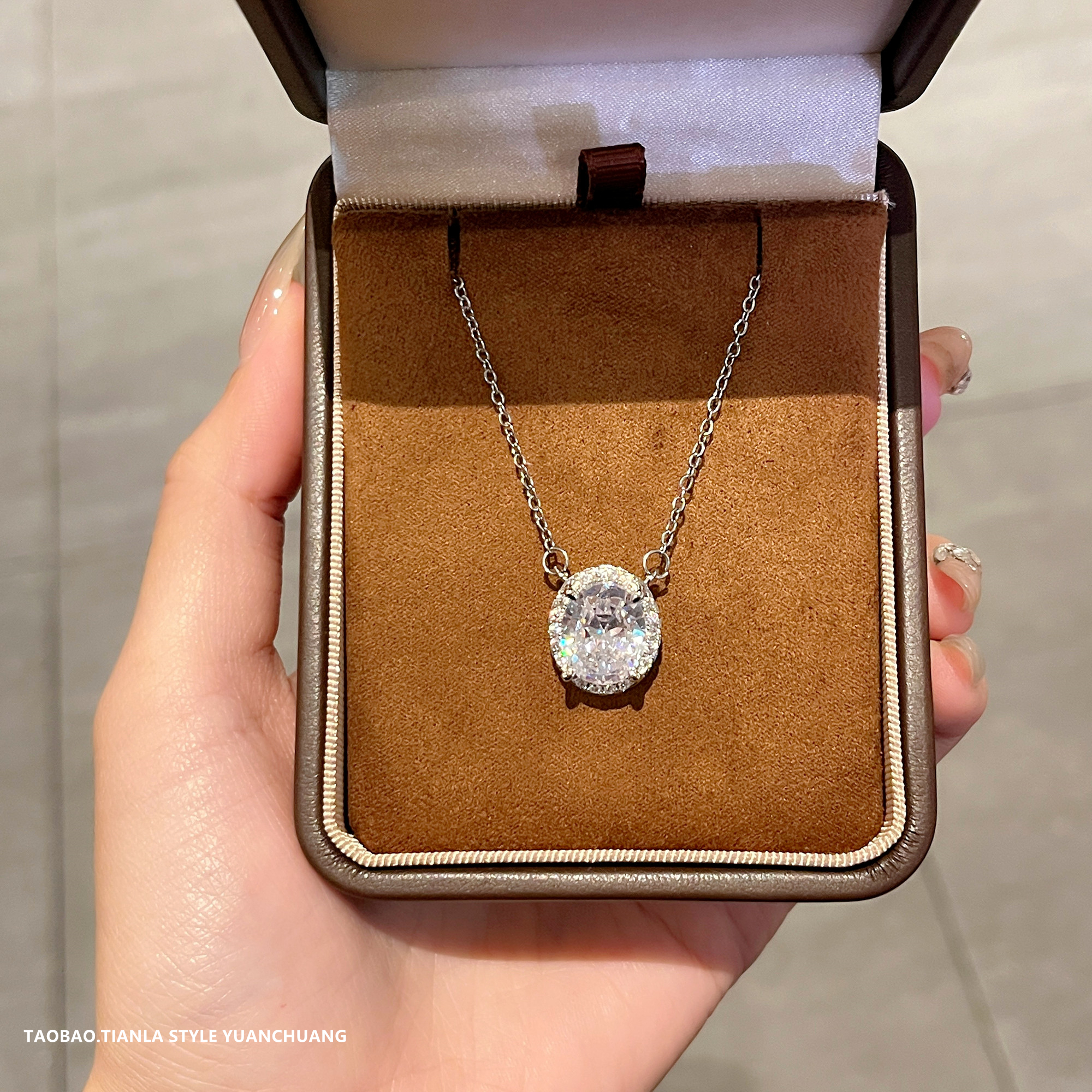 Trendy Ultra-Bright Sparkling Diamond Pigeon Egg Necklace for Women – High-End Light Luxury Clavicle Chain Accessory Trendy Ultra-Bright Sparkling Diamond Pigeon Egg Necklace for Women – High-End Light Luxury Clavicle Chain Accessory