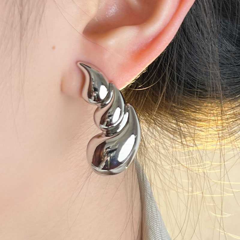 Trendy Water Droplet Earrings for Women - Unique European and American Design, 2025 Summer High-End Fashion Ear Studs Trendy Water Droplet Earrings for Women - Unique European and American Design, 2025 Summer High-End Fashion Ear Studs