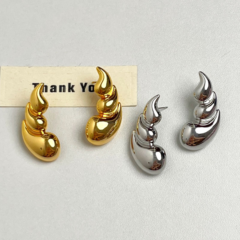 Trendy Water Droplet Earrings for Women - Unique European and American Design, 2025 Summer High-End Fashion Ear Studs Trendy Water Droplet Earrings for Women - Unique European and American Design, 2025 Summer High-End Fashion Ear Studs