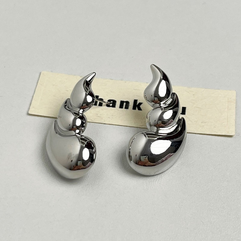 Trendy Water Droplet Earrings for Women - Unique European and American Design, 2025 Summer High-End Fashion Ear Studs Trendy Water Droplet Earrings for Women - Unique European and American Design, 2025 Summer High-End Fashion Ear Studs