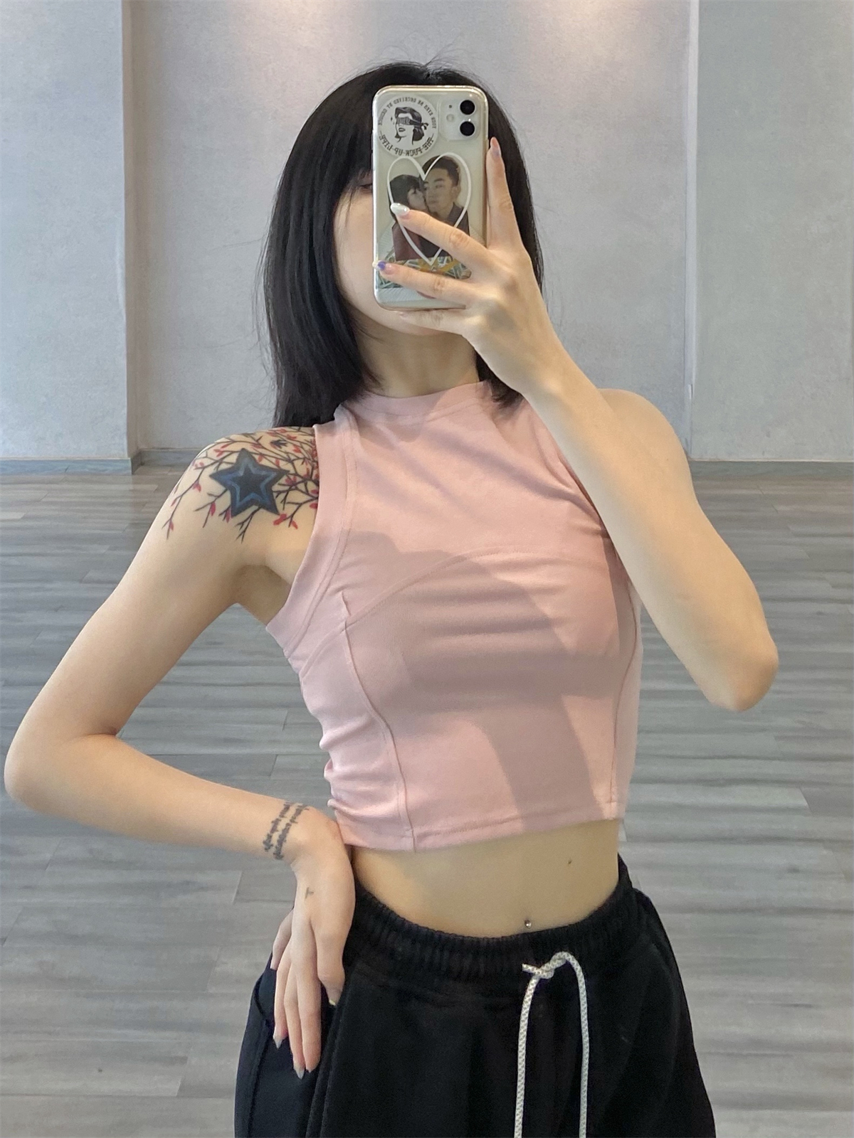 Trendy Women's Halter Crop Top in Milk Tea Style, Sleeveless Jazz Dance Top with Girl Group Vibe, Perfect for Y2K and Casual Looks