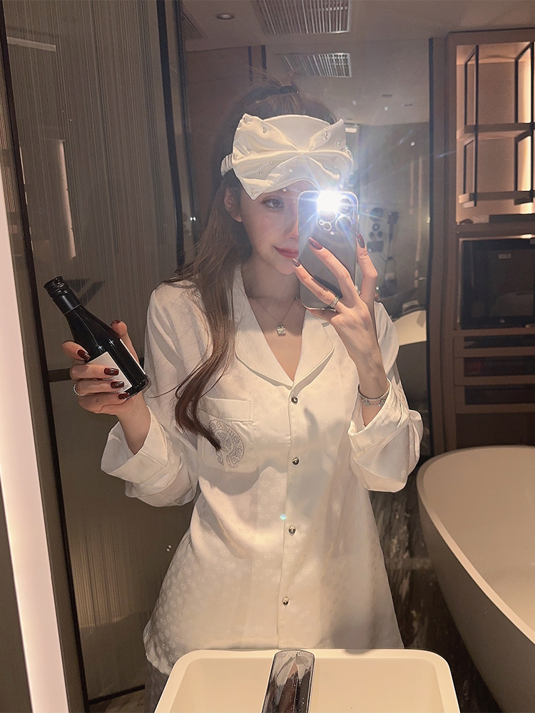 Trendy Women's Ice Silk Pajamas Set - Long Sleeve Top & Pants - Cool Summer Loungewear for Spring & Autumn, Ideal for Casual Outings Trendy Women's Ice Silk Pajamas Set - Long Sleeve Top & Pants - Cool Summer Loungewear for Spring & Autumn, Ideal for Casual Outings