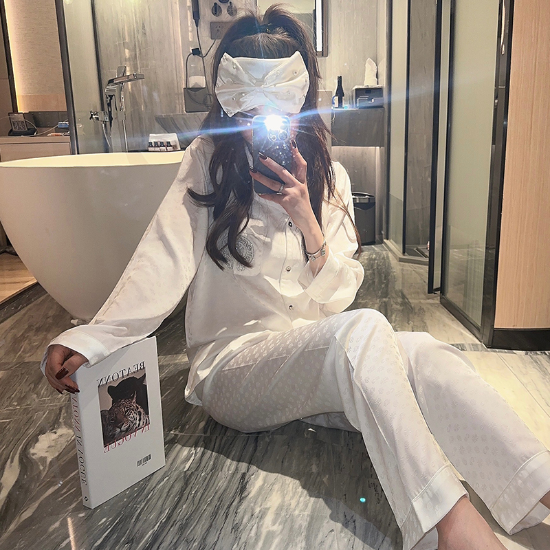 Trendy Women's Ice Silk Pajamas Set - Long Sleeve Top & Pants - Cool Summer Loungewear for Spring & Autumn, Ideal for Casual Outings Trendy Women's Ice Silk Pajamas Set - Long Sleeve Top & Pants - Cool Summer Loungewear for Spring & Autumn, Ideal for Casual Outings