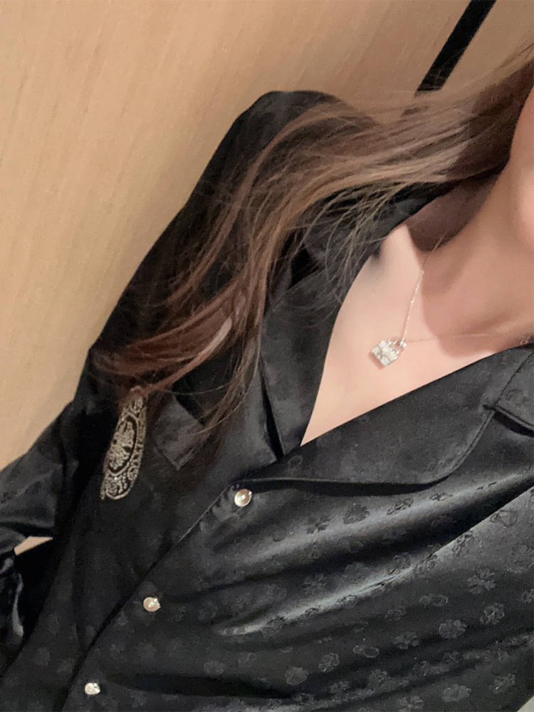 Trendy Women's Ice Silk Pajamas Set - Long Sleeve Top & Pants - Cool Summer Loungewear for Spring & Autumn, Ideal for Casual Outings Trendy Women's Ice Silk Pajamas Set - Long Sleeve Top & Pants - Cool Summer Loungewear for Spring & Autumn, Ideal for Casual Outings