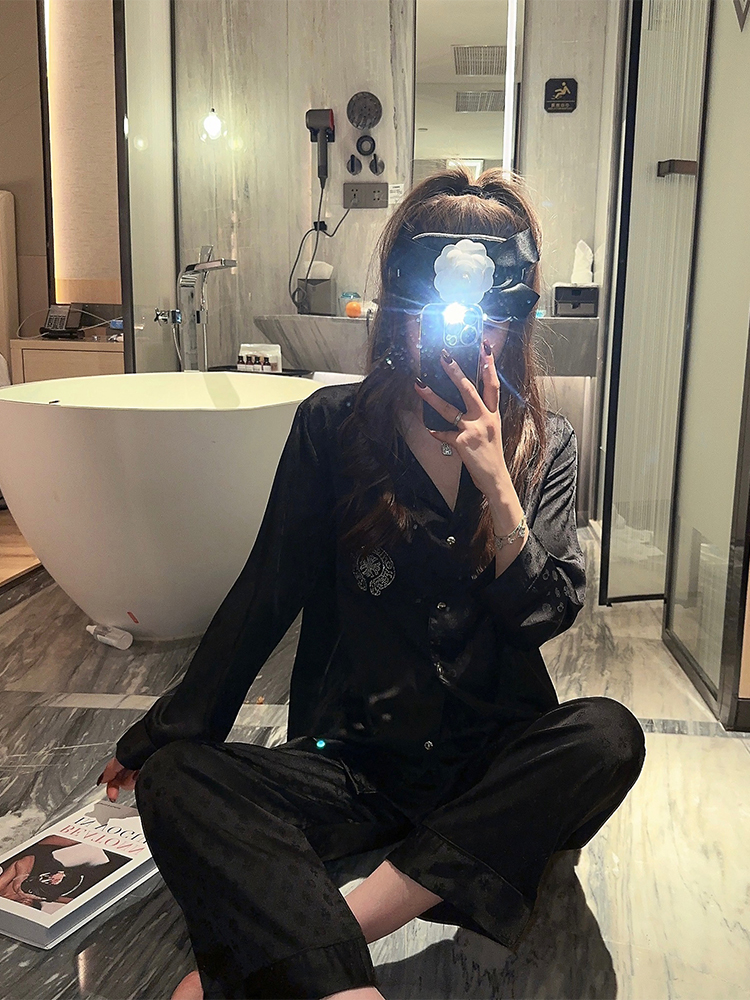 Trendy Women's Ice Silk Pajamas Set - Long Sleeve Top & Pants - Cool Summer Loungewear for Spring & Autumn, Ideal for Casual Outings Trendy Women's Ice Silk Pajamas Set - Long Sleeve Top & Pants - Cool Summer Loungewear for Spring & Autumn, Ideal for Casual Outings