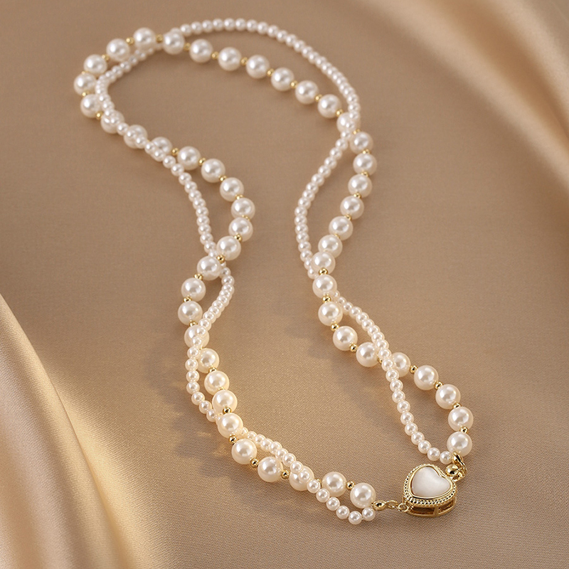 Twisted Double-Layered Pearl Necklace for Women, Heart-Shaped Clavicle Chain, Light Luxury High-End Sweater Accessory