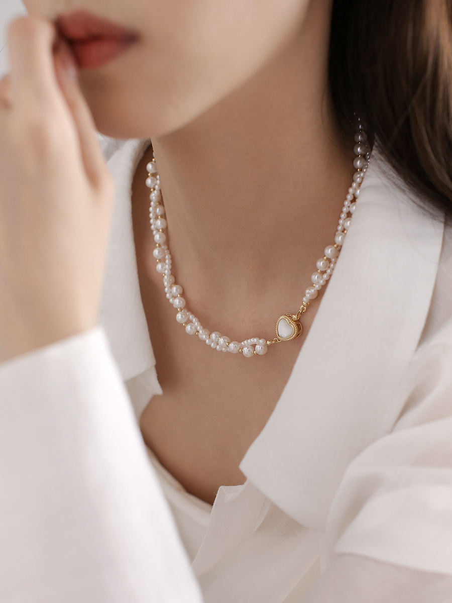Twisted Double-Layered Pearl Necklace for Women, Heart-Shaped Clavicle Chain, Light Luxury High-End Sweater Accessory Twisted Double-Layered Pearl Necklace for Women, Heart-Shaped Clavicle Chain, Light Luxury High-End Sweater Accessory