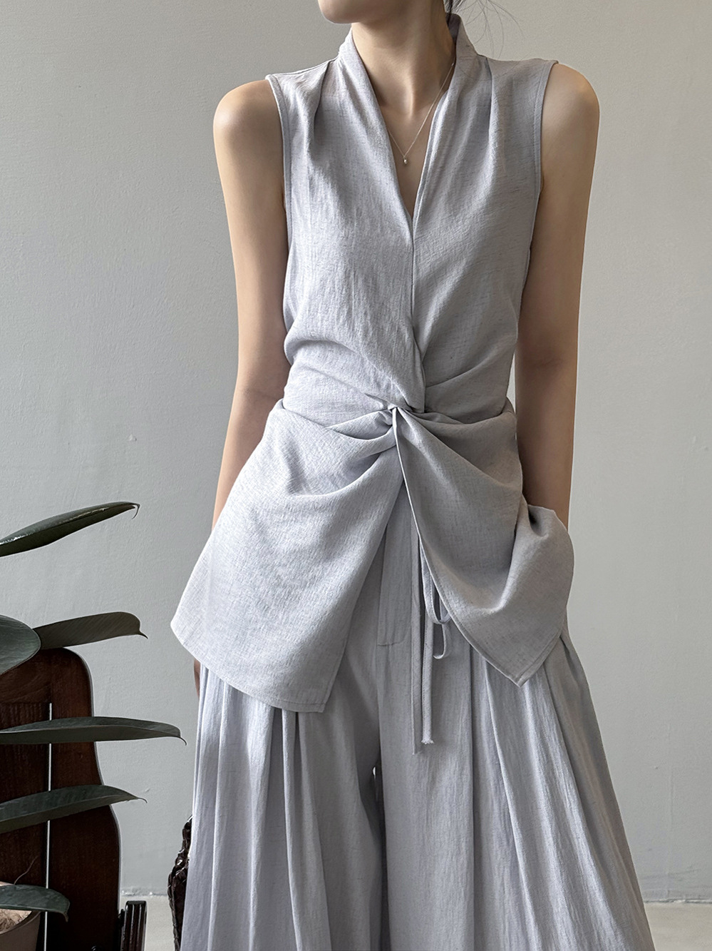 Twisted Sleeveless Shirt & Wide-Leg Pants Two-Piece Set for Women, Casual Summer 2025 Outfit, Boho Style Floor-Length Trousers Twisted Sleeveless Shirt & Wide-Leg Pants Two-Piece Set for Women, Casual Summer 2025 Outfit, Boho Style Floor-Length Trousers