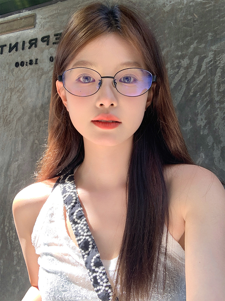 Ultra-Light Titanium Oval Eyeglass Frame for Women - Slimming Effect, Ideal for Round and Square Faces, Prescription Ready Ultra-Light Titanium Oval Eyeglass Frame for Women - Slimming Effect, Ideal for Round and Square Faces, Prescription Ready