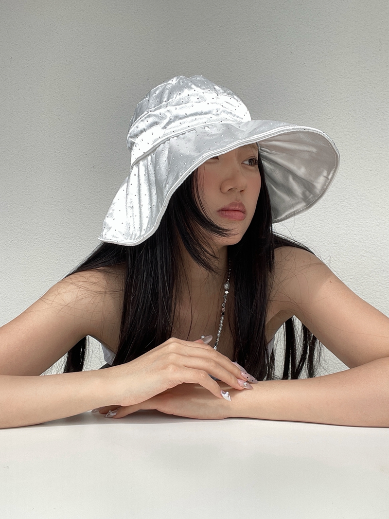 Ultra-Shiny Rhinestone Folding UV-Blocking Sun Hat for Women - Elegant Fisherman Style with Sun Protection Ultra-Shiny Rhinestone Folding UV-Blocking Sun Hat for Women - Elegant Fisherman Style with Sun Protection