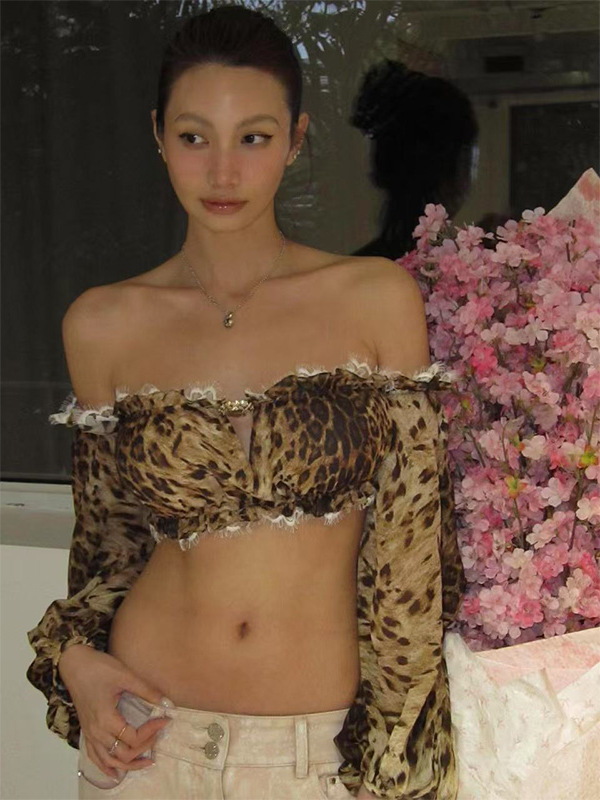 Ultra-Short One-Shoulder Leopard Print Tube Top with Lace Splicing - Sexy Women's Fashion for a Hot Girl Look Ultra-Short One-Shoulder Leopard Print Tube Top with Lace Splicing - Sexy Women's Fashion for a Hot Girl Look