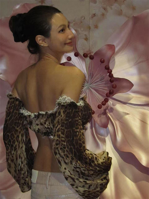 Ultra-Short One-Shoulder Leopard Print Tube Top with Lace Splicing - Sexy Women's Fashion for a Hot Girl Look Ultra-Short One-Shoulder Leopard Print Tube Top with Lace Splicing - Sexy Women's Fashion for a Hot Girl Look